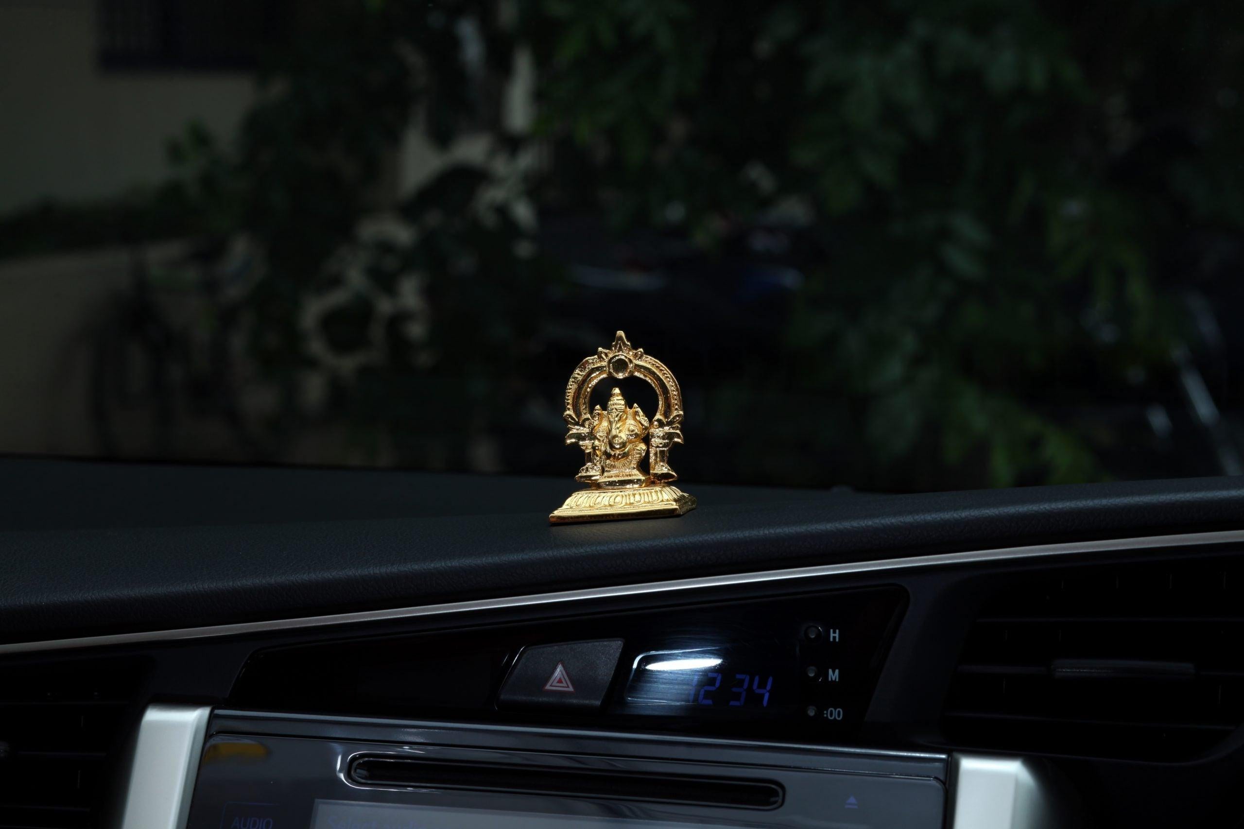 One Side Ganesha With Arch 2.4" - mantra gold coatings